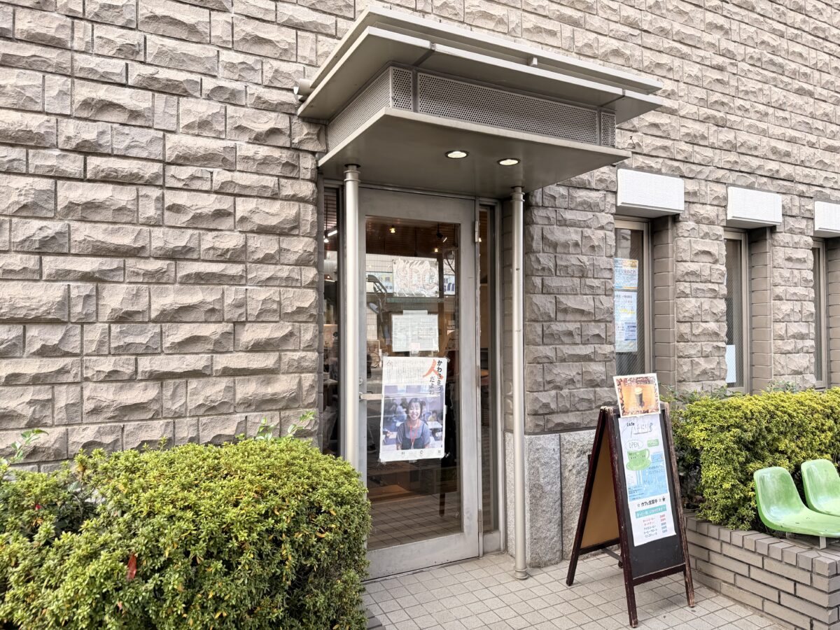 ②バス停前・屋外から